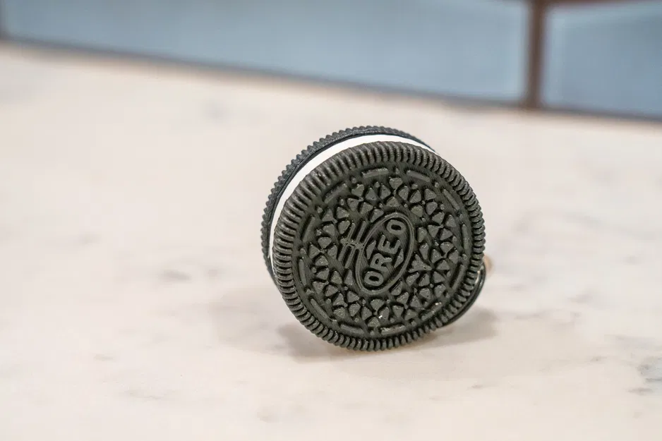Móc Khóa Airtag Hình Oreo - Image 3