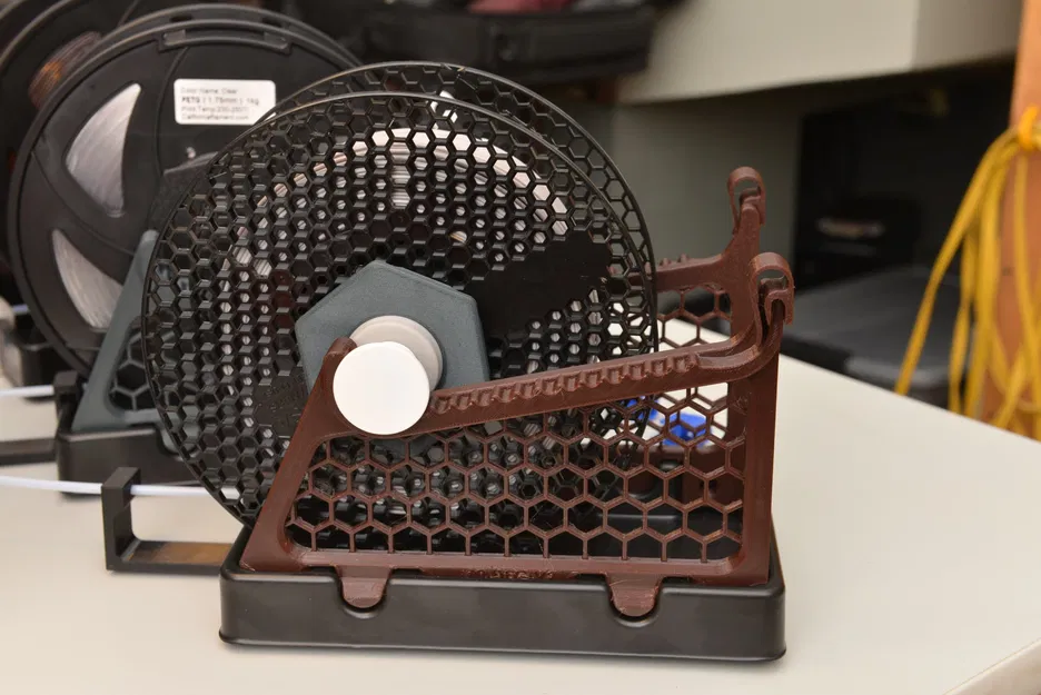 Khung Giá Đỡ Cuộn Chỉ Trọng Lực Êm Hơn & Đáng Tin Cậy Hơn và Đai Ốc Bậc - Image 1