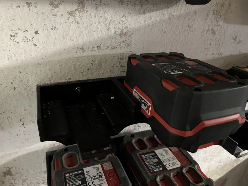 Giá đỡ đôi gắn tường cho pin Parkside - Image 1