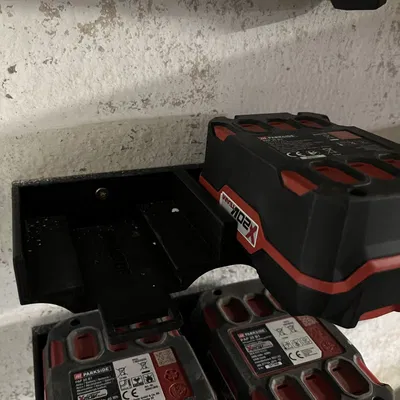 Giá đỡ đôi gắn tường cho pin Parkside