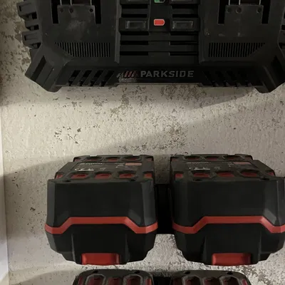 Giá đỡ đôi gắn tường cho pin Parkside