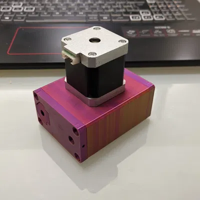 Cơ cấu điều khiển mini với bánh răng và ray dẫn hướng