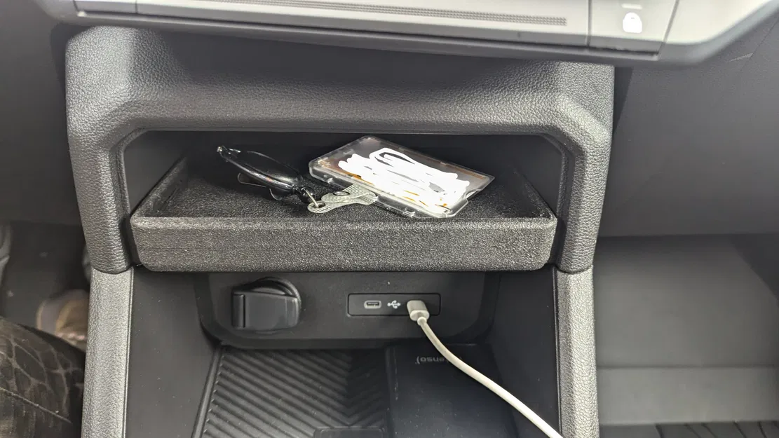 Hộp Đựng Đồ Hộc Trung Tâm Xe Dacia Duster 2024 - Image 2