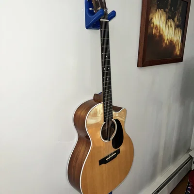 Móc treo đàn guitar lên tường