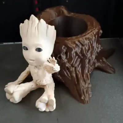 Hộp đựng bút chì hình Groot con