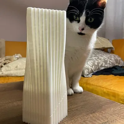 Chậu hoa hình thoi với họa tiết sọc dọc