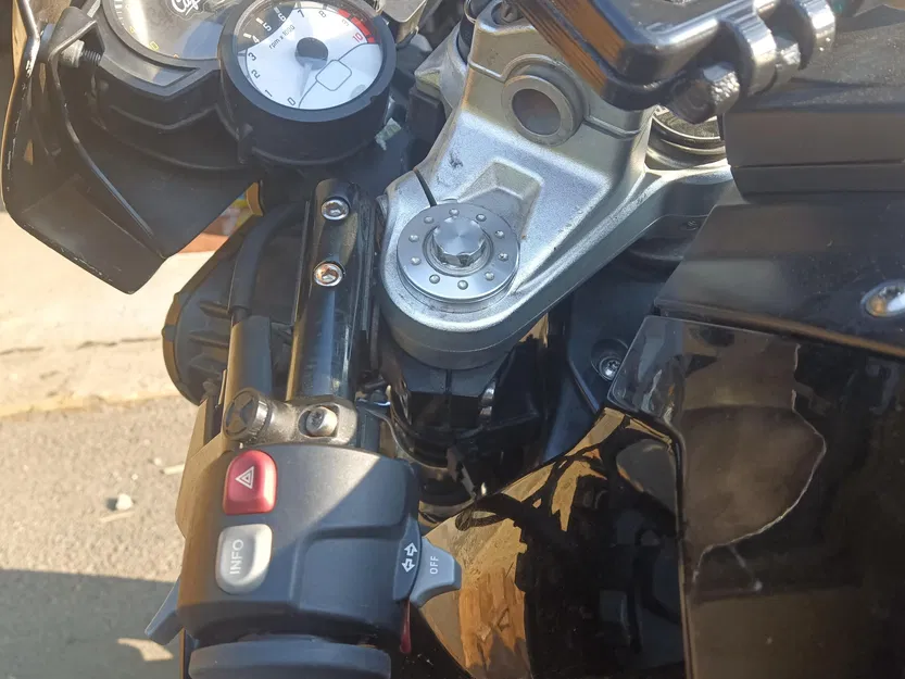 Giá đỡ phuộc cho xe f800r với kẹp 43mm - Image 2