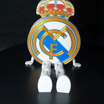 Khiên Real Madrid CF có chân co giãn