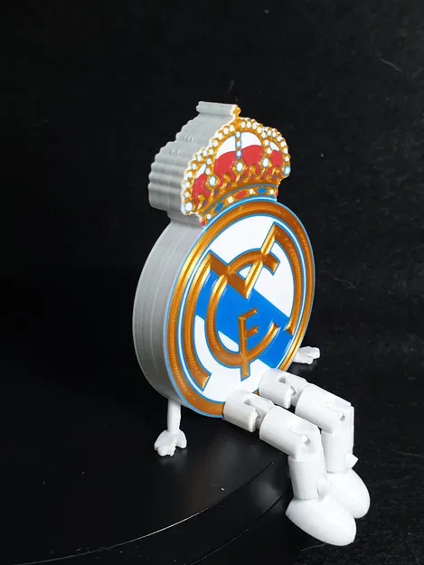 Khiên Real Madrid CF có chân co giãn - Image 3