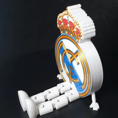 Khiên Real Madrid CF có chân co giãn