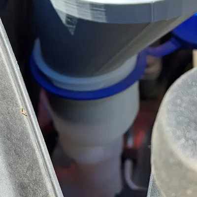 Phễu Đổ Nước Rửa Kính Xe Ford Puma 2020