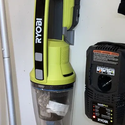 Giá Treo Tường Cho Máy Hút Bụi Cầm Tay Ryobi PCL702