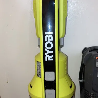 Giá Treo Tường Cho Máy Hút Bụi Cầm Tay Ryobi PCL702