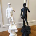 Tượng David của Michelangelo với đế cột Ionic - Thumbnail 1