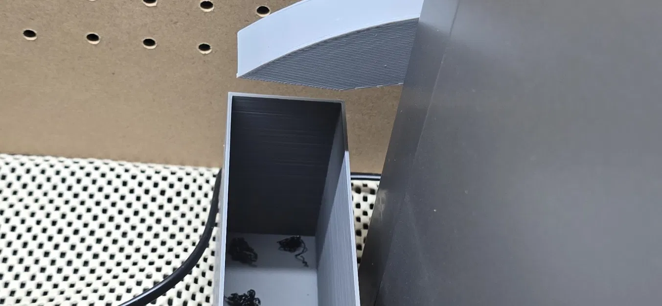 Qidi Plus 4 - Máng hứng rác thải - Image 5