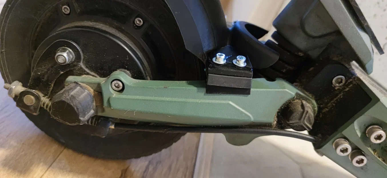 Kẹp gia cố chắn bùn cho Vsett8 - Image 1