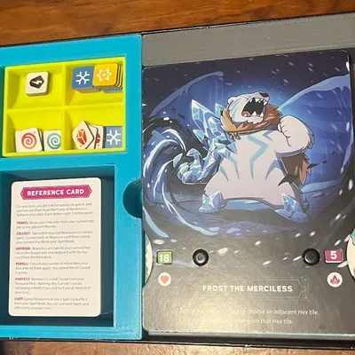 Hộp tổ chức trò chơi Casting Shadows cho 6 người chơi