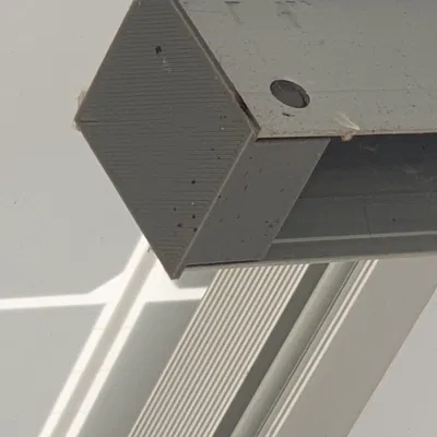 Nắp bảo vệ cho khung nhôm trong không gian ngoài trời