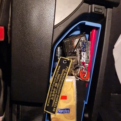 Ngăn chứa trung tâm BMW E61 cho ô tô