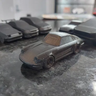 Porsche 911 cổ điển với bánh xe in tại chỗ