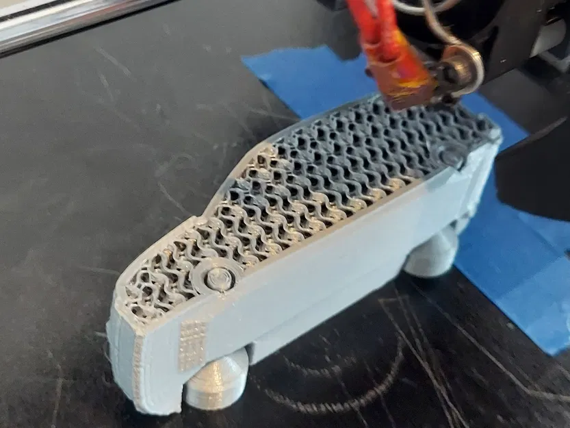 Mô hình VW GTI in ngang với bánh xe chuyển động - Image 3