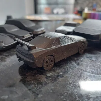 Nissan Skyline GTR với bánh xe di chuyển in sẵn