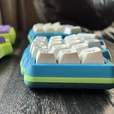 Vỏ bàn phím Corne High Profile với đế tích hợp