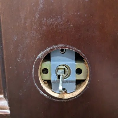 Giá đỡ núm cửa ngang cho cửa đi thông thường