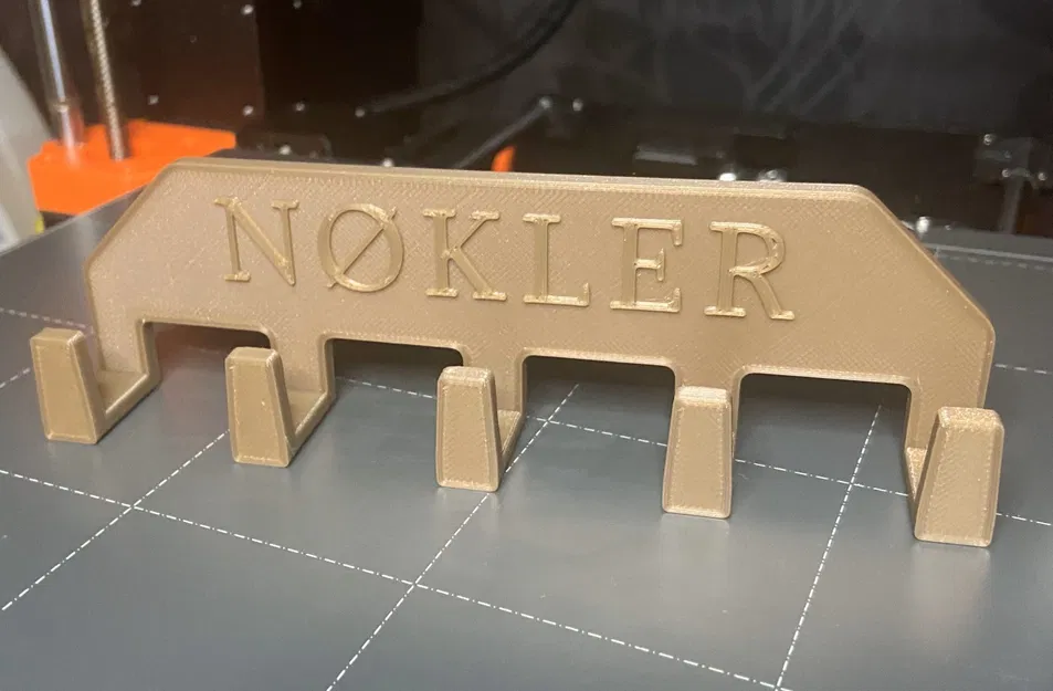 Giá treo chìa khóa với chữ "Nøkler" (Chìa khóa bằng tiếng Na Uy) - Image 1