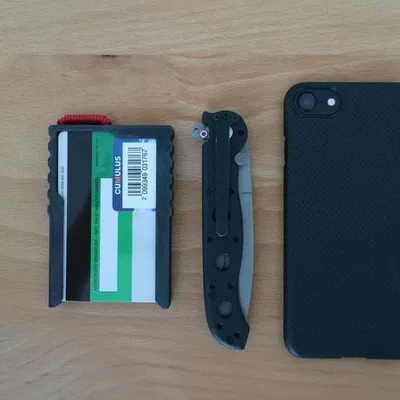 Ví đựng thẻ tối giản cho tối đa 8 thẻ và tiền mặt