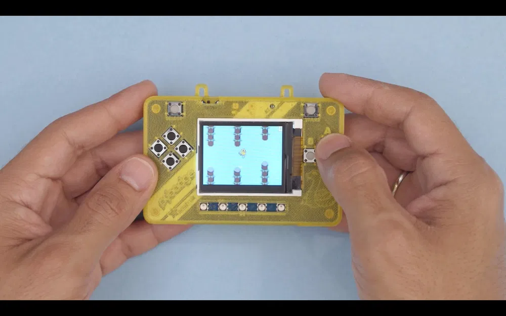 Vỏ bảo vệ Adafruit PyBadge cho thẻ hội nghị - Image 2