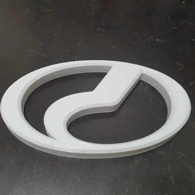 Chữ cái d trong nhẫn oval độc đáo