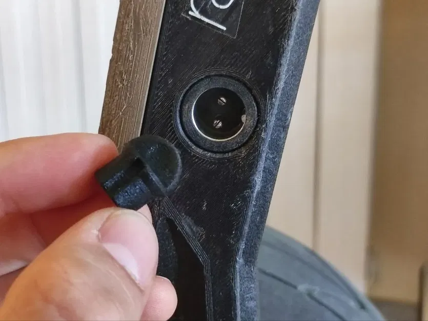 Phích cắm bảo vệ cho cổng sạc GX16 của Floatwheel - Image 2