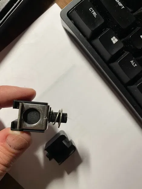 Kẹp nhựa thay thế cho túi Saddle của Harley-Davidson VRod - Image 1