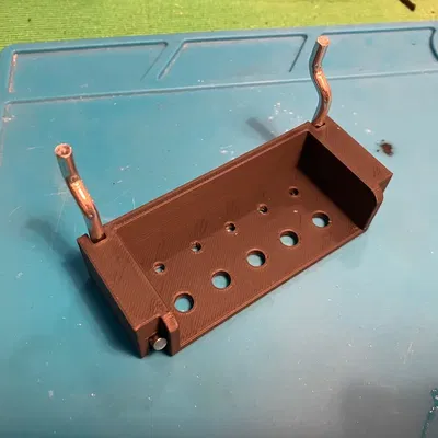 Giá đỡ công cụ tùy chỉnh cho bảng ghim