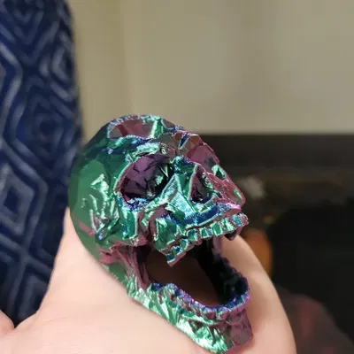 Giá đỡ bút hình đầu lâu phong cách Low Poly