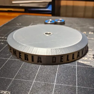 Giá đỡ bút xoay hình súng lục