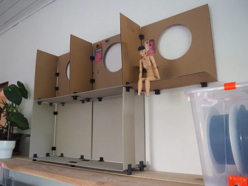 Nhà búp bê bằng bìa cứng mô-đun lấy cảm hứng từ Nakagin - Image 1