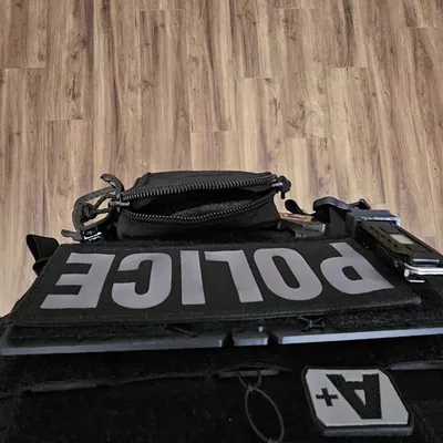 Giá đỡ điện thoại gắn Molle với bản lề 90 độ