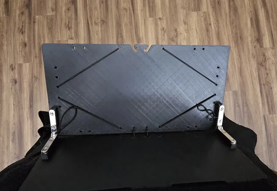 Giá đỡ điện thoại gắn Molle với bản lề 90 độ - Image 3