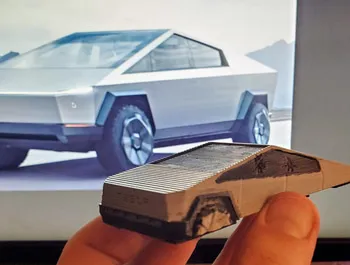 Giá đỡ cửa Tesla Cybertruck với kính nguyên vẹn và kính vỡ - Image 3