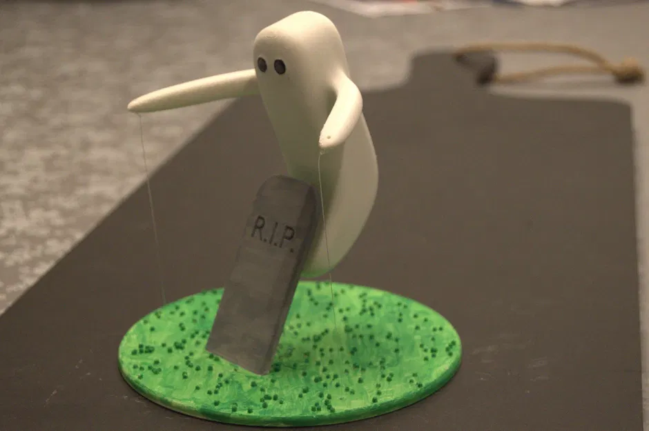 Ma Nơron Nổi Bồng Bềnh Trên Mộ - Image 1