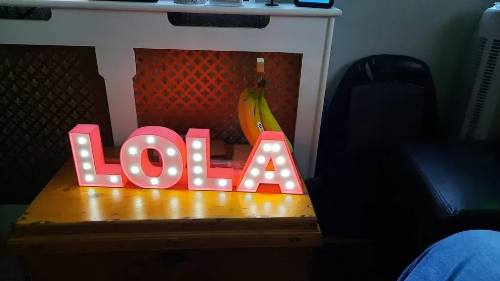 Biển tên phát sáng cho bé gái với đèn LED 25 bóng - Image 1