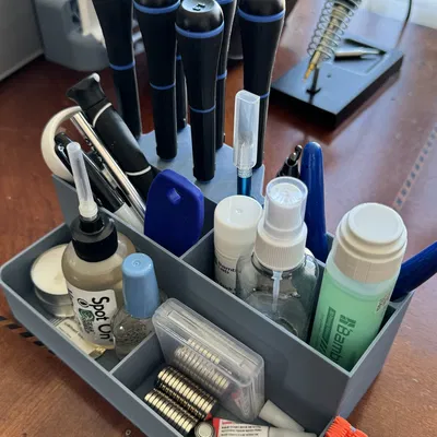 Giá đỡ để bàn với chỗ để dụng cụ lá hex