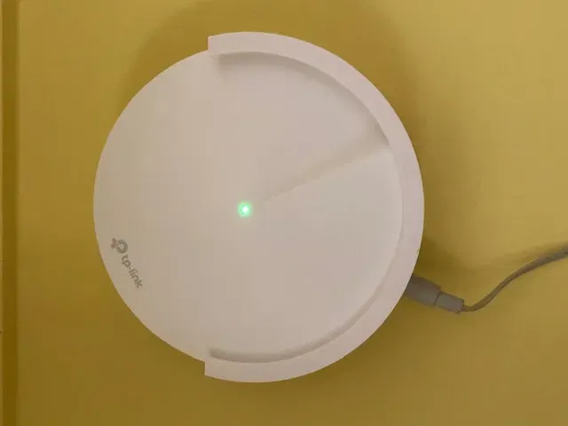 Giá đỡ tường cho bộ lặp Wifi Deco M5 - Image 1