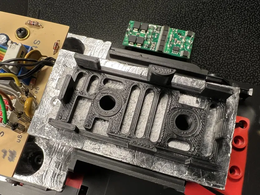 Giá đỡ lắp đặt bộ giải mã DCC mXion Drive L - Image 3