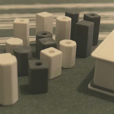 Bộ trò chơi cờ Quarto với hộp và quân cờ in 3D