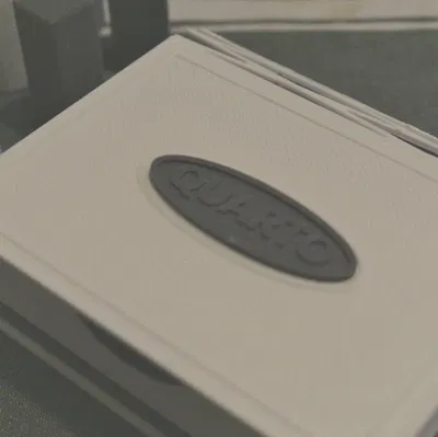 Bộ trò chơi cờ Quarto với hộp và quân cờ in 3D