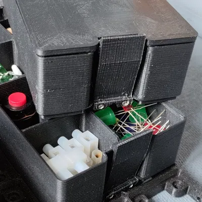 Hộp phân loại Gridfinity 4x2 có khóa và có thể xếp chồng