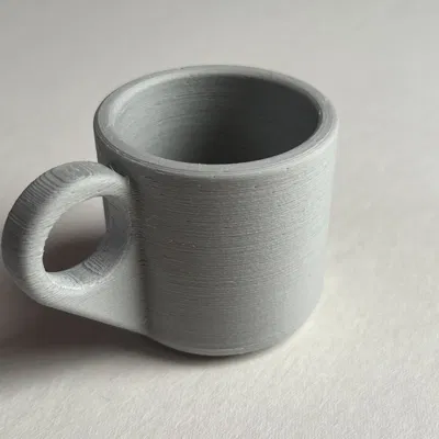 Cốc espresso đơn giản nhưng thanh lịch với đĩa lót